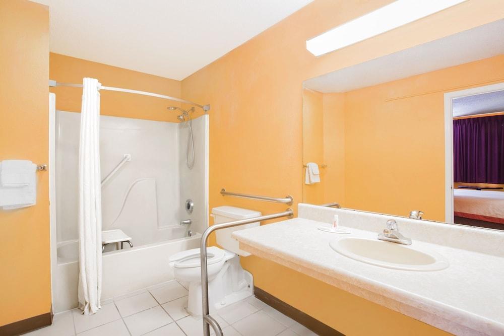 Americas Best Value Inn Darien Exteriér fotografie
