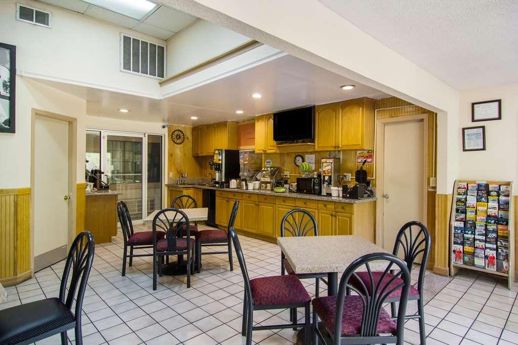 Americas Best Value Inn Darien Exteriér fotografie