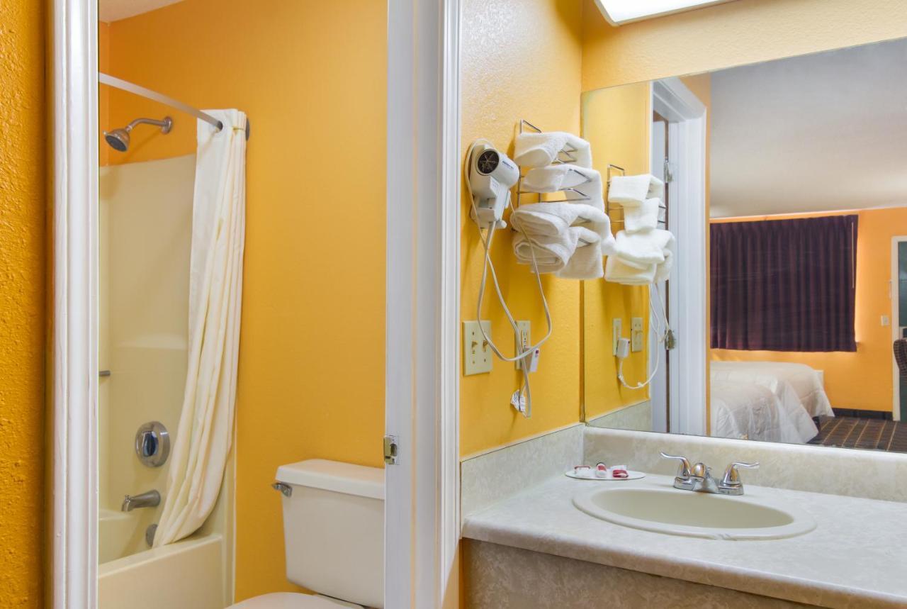Americas Best Value Inn Darien Exteriér fotografie