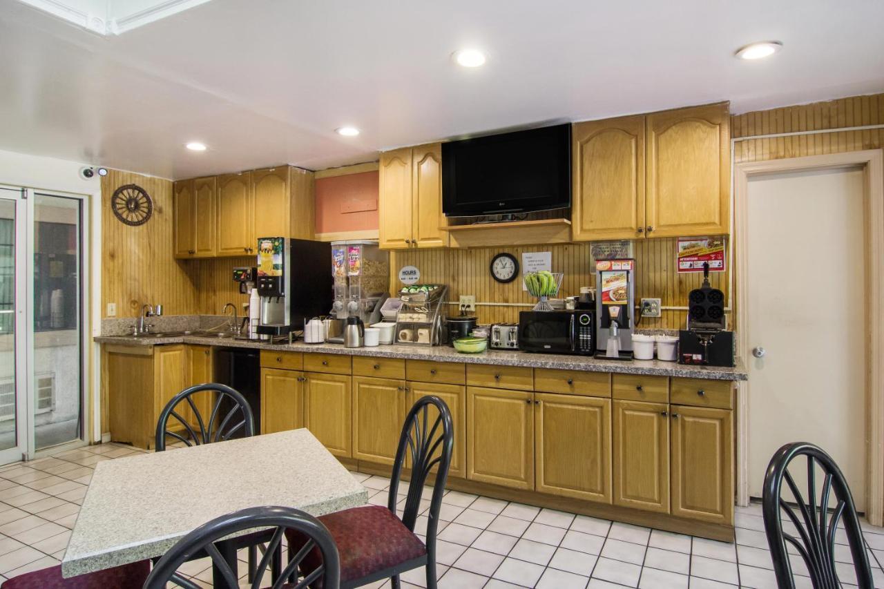Americas Best Value Inn Darien Exteriér fotografie