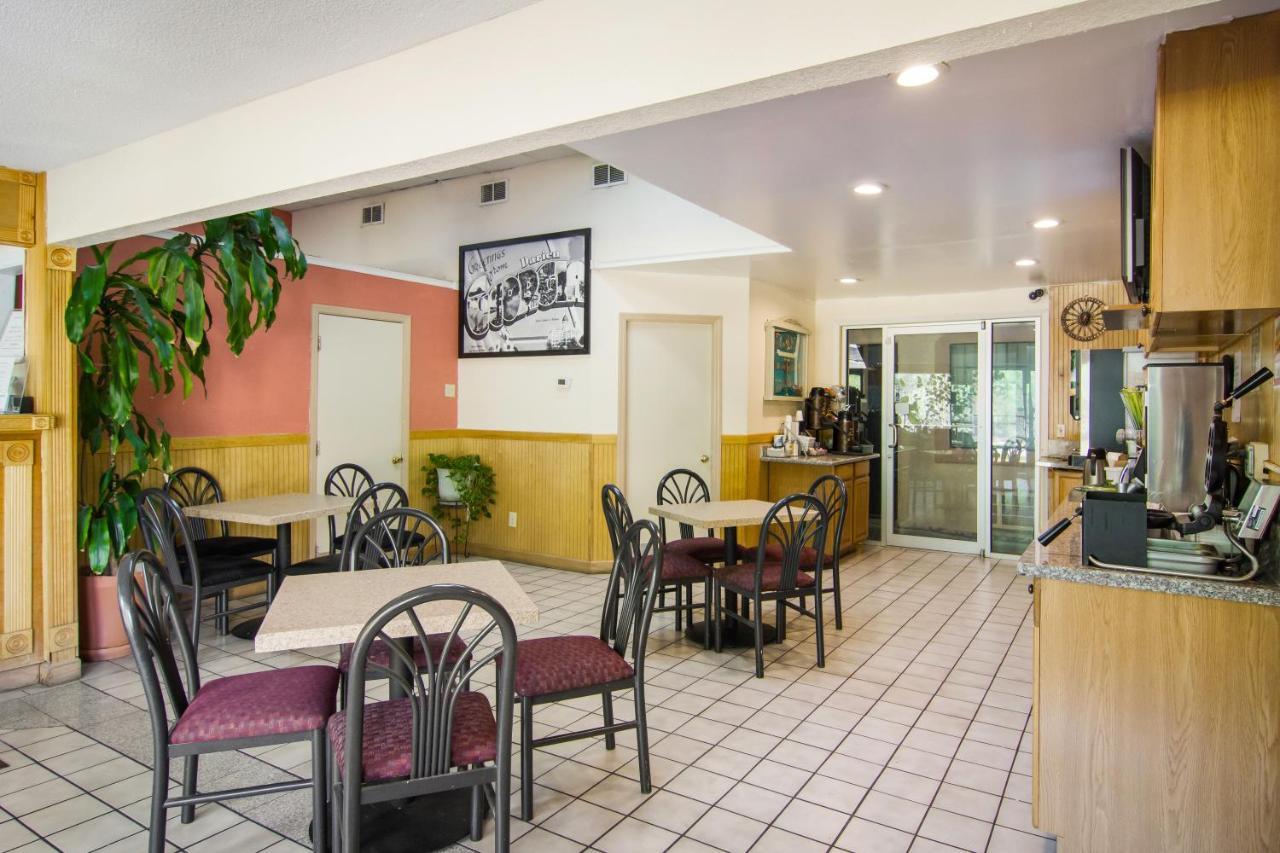 Americas Best Value Inn Darien Exteriér fotografie