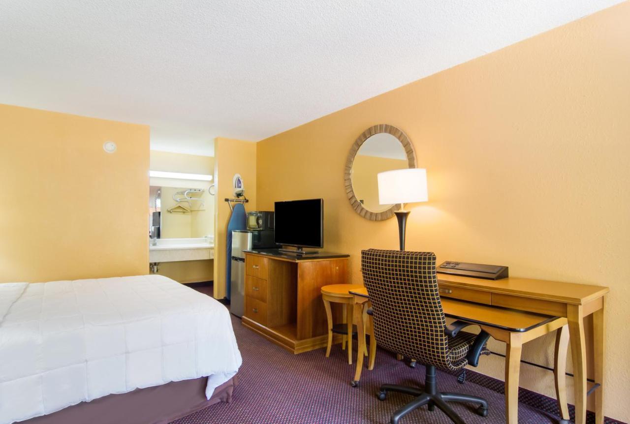 Americas Best Value Inn Darien Exteriér fotografie